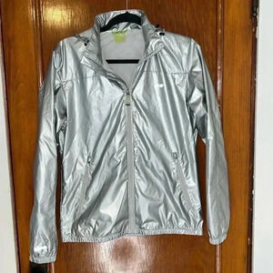 Koppen Lightweight Silver Metallic Windbreaker C12